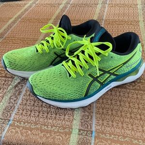 ASICS Men's Gel-Nimbus 24 Running Shoes (size 9.5)